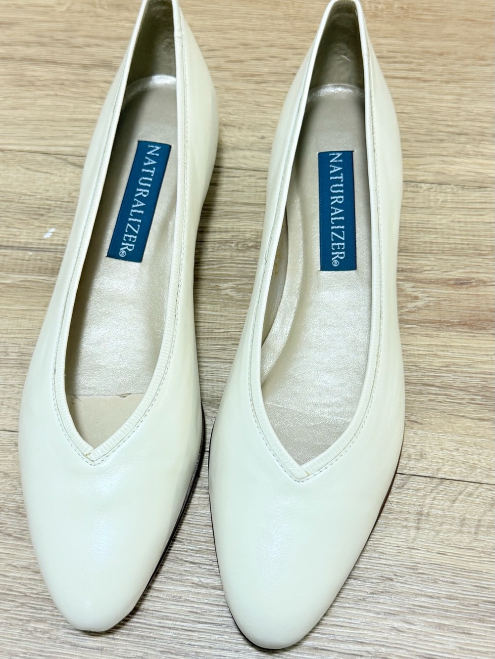 Naturalizer Cream Leather Pointed Slip-On Flats